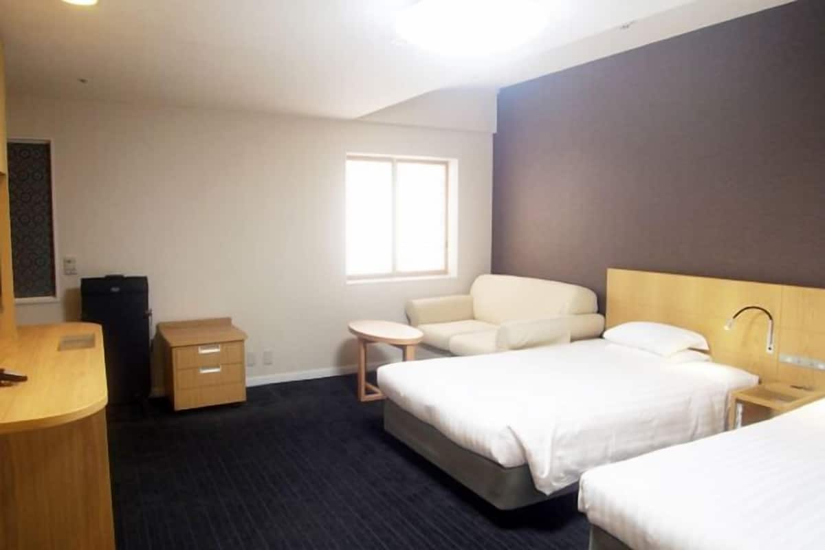 1 chambre, coffres-forts dans les chambres, fer et planche à repasser
