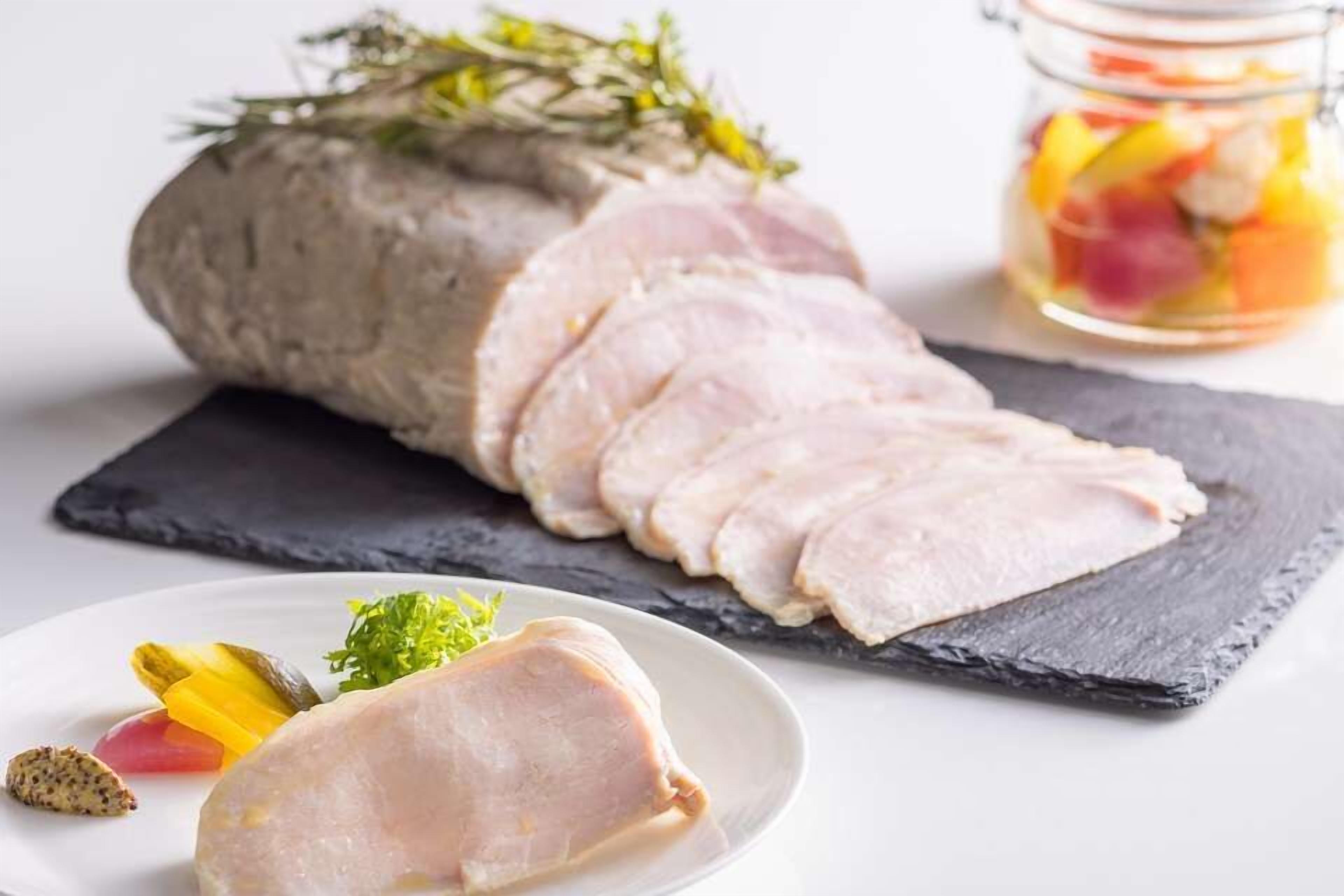 daily buffet breakfast (jpy 2700 per person)