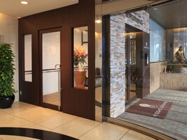 Desayuno buffet diario (JPY 2700 por persona)