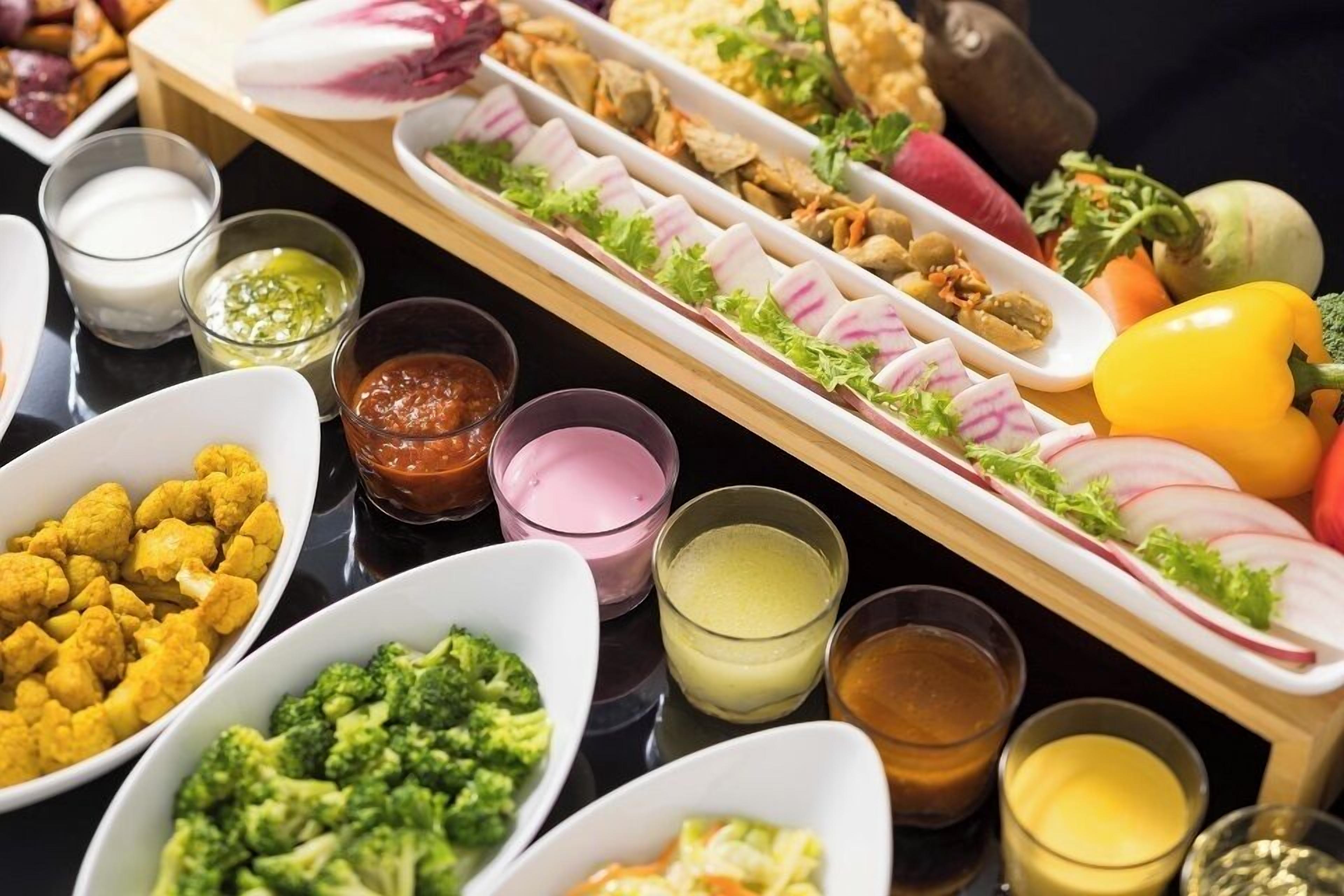 daily buffet breakfast (jpy 2700 per person)