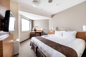 Habitación doble estándar, para no fumadores | Escritorio, cortinas blackout y tabla de planchar con plancha 