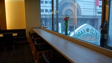 Daily buffet breakfast (JPY 2200 per person)