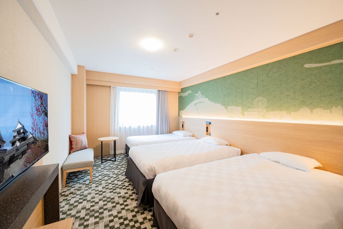 Iron/ironing board, free WiFi, bed sheets