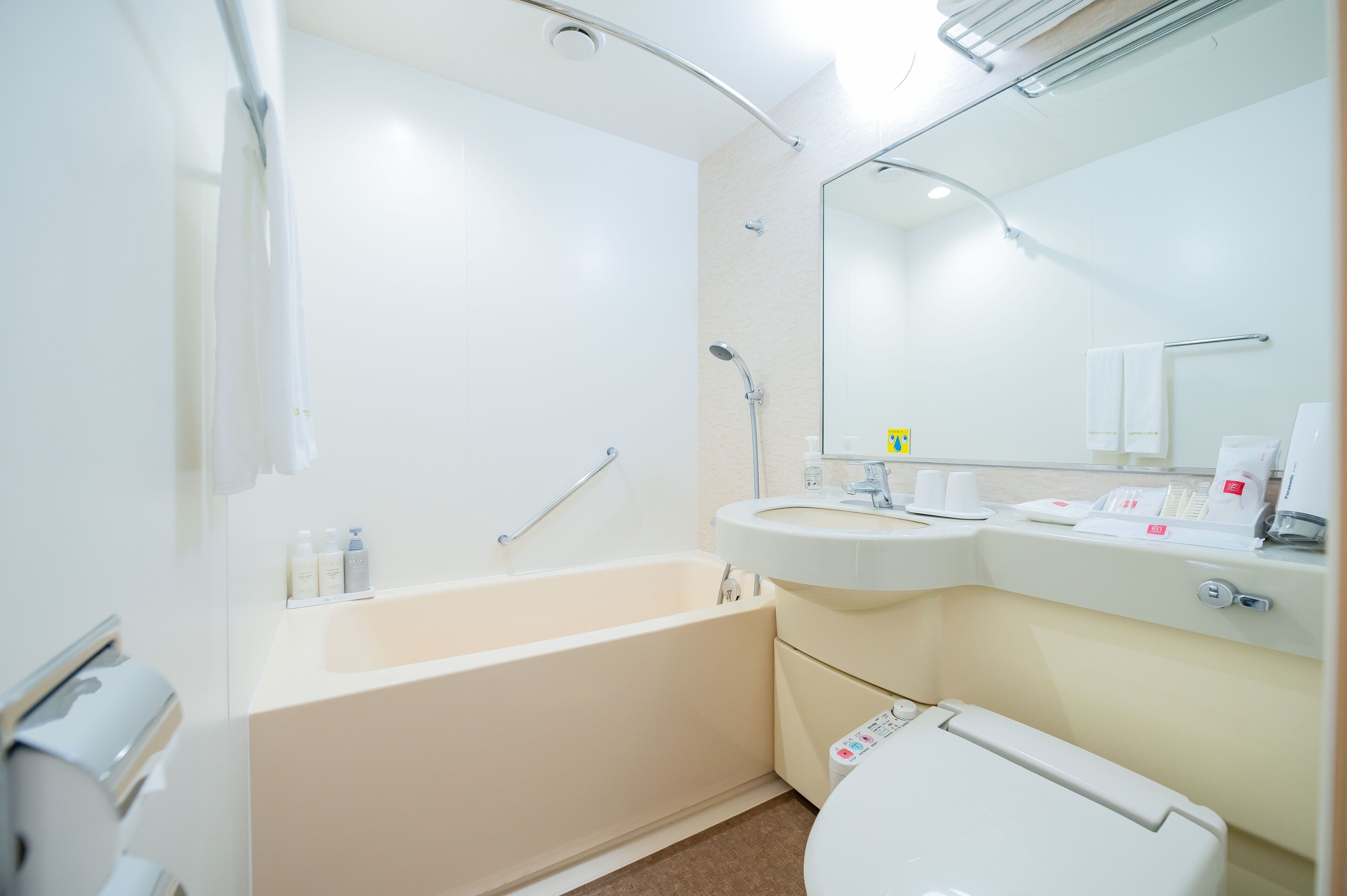 combined shower/bathtub, free toiletries, hair dryer, slippers