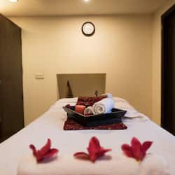 Couples treatment room(s), body treatments, aromatherapy, body wraps