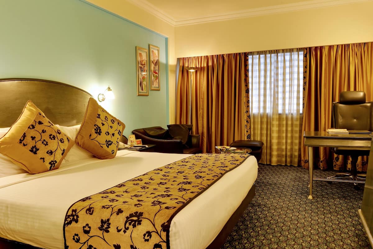 Club Room | Frette Italian sheets, premium bedding, minibar, in-room safe
