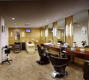 Couples treatment room(s), body treatments, aromatherapy, body wraps