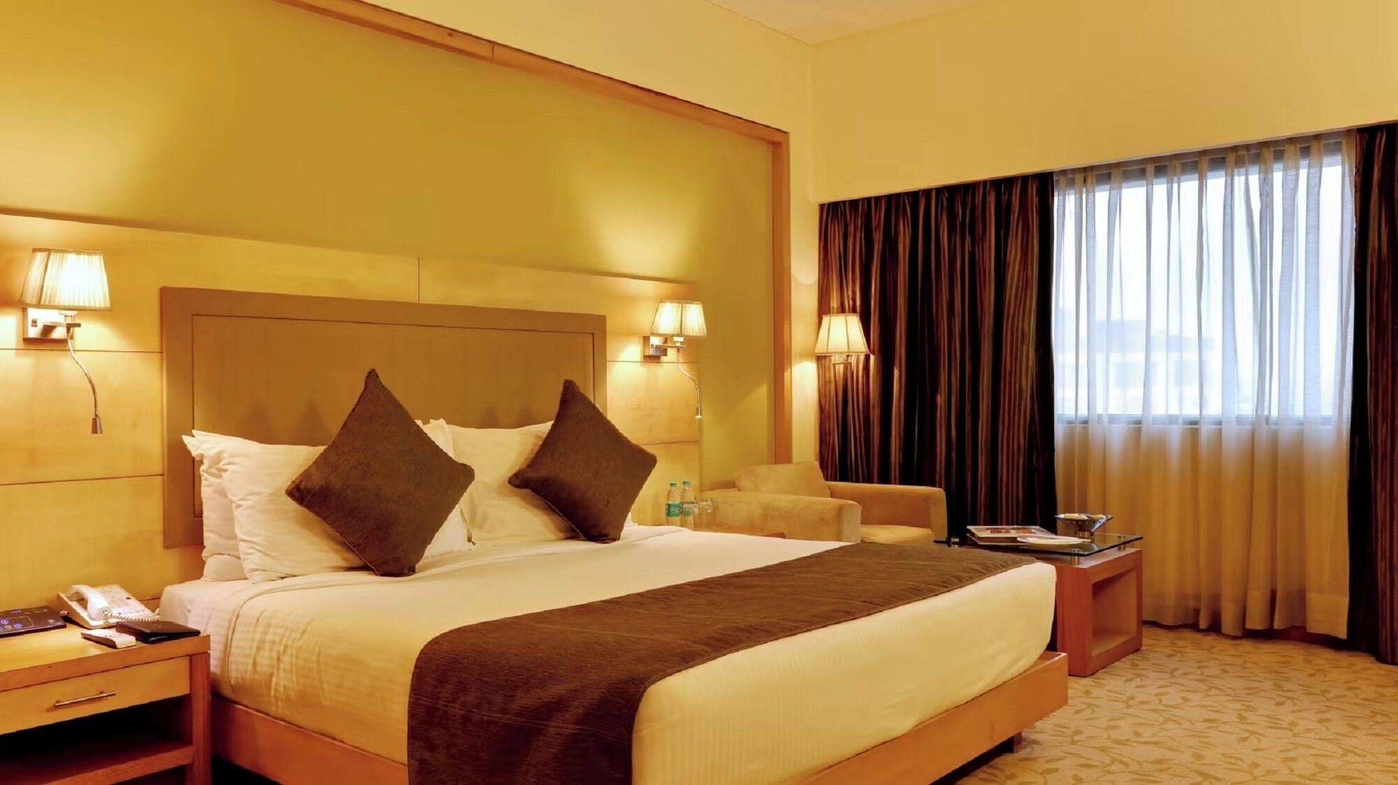 Frette Italian sheets, premium bedding, minibar, in-room safe