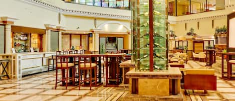3 bars/lounges