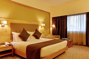 Suíte executiva | Lençóis italianos Frette, roupas de cama premium, frigobar