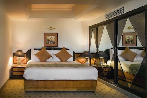 Frette Italian sheets, premium bedding, minibar, in-room safe
