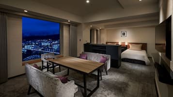 Family Room, Non Smoking | Premium bedding, down comforters, minibar, in-room safe