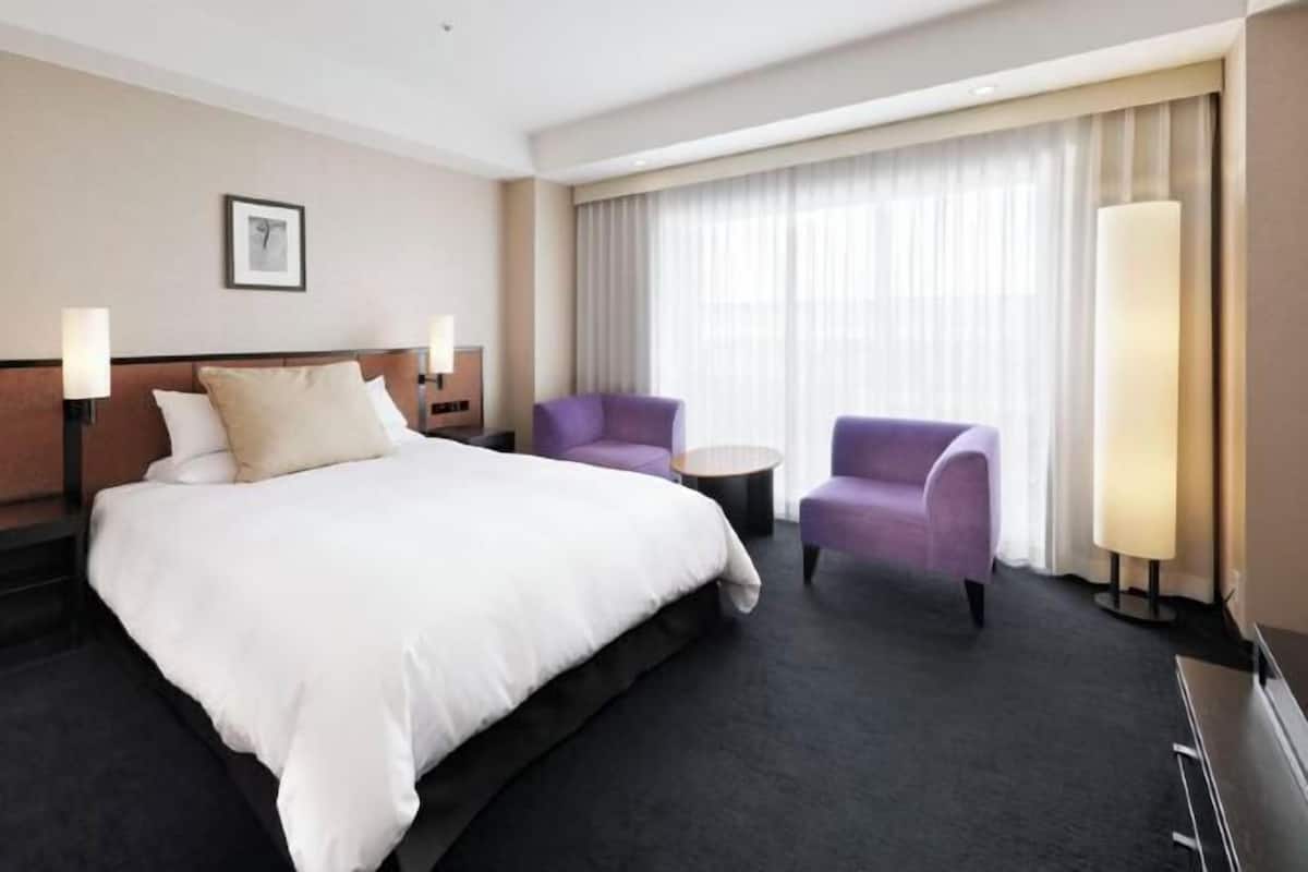 1 bedroom, premium bedding, down comforters, minibar