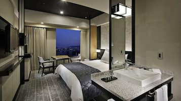 Non Smoking, 1 King Bed, Superior Room | 1 bedroom, premium bedding, down duvets, minibar