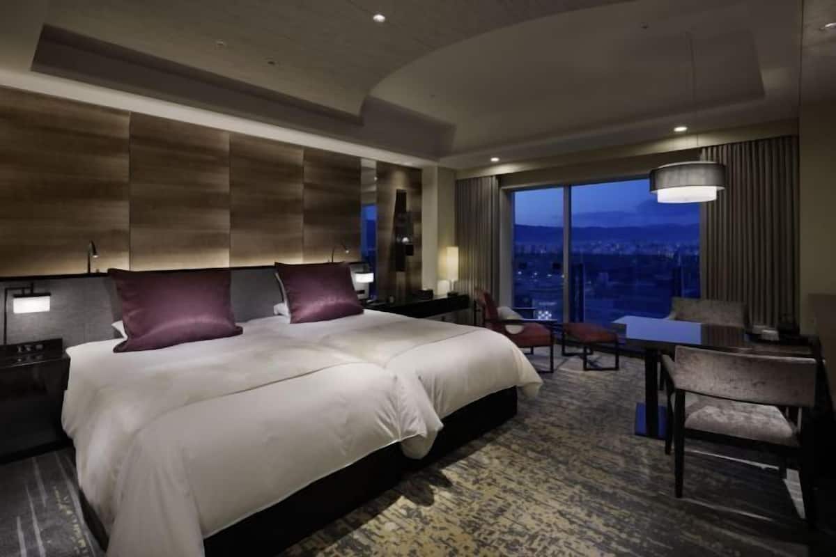 1 bedroom, premium bedding, down comforters, minibar