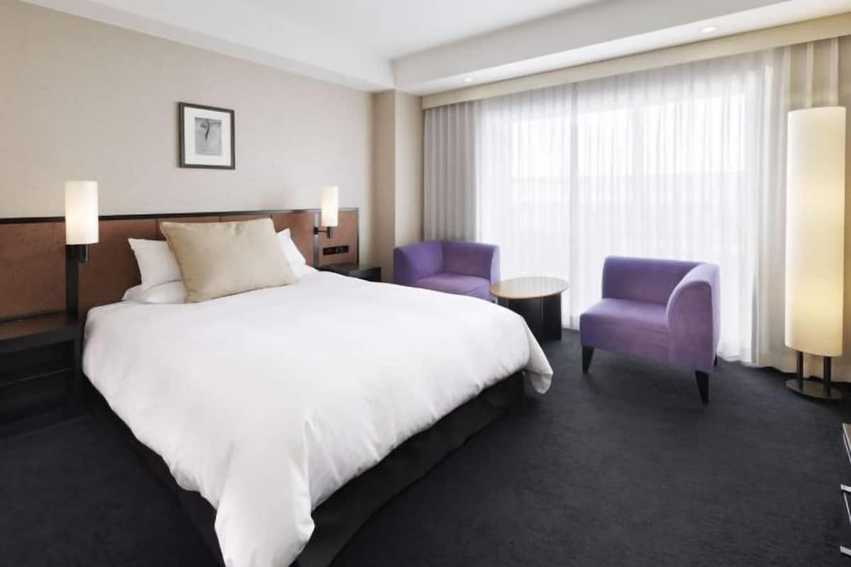 1 bedroom, premium bedding, down comforters, minibar