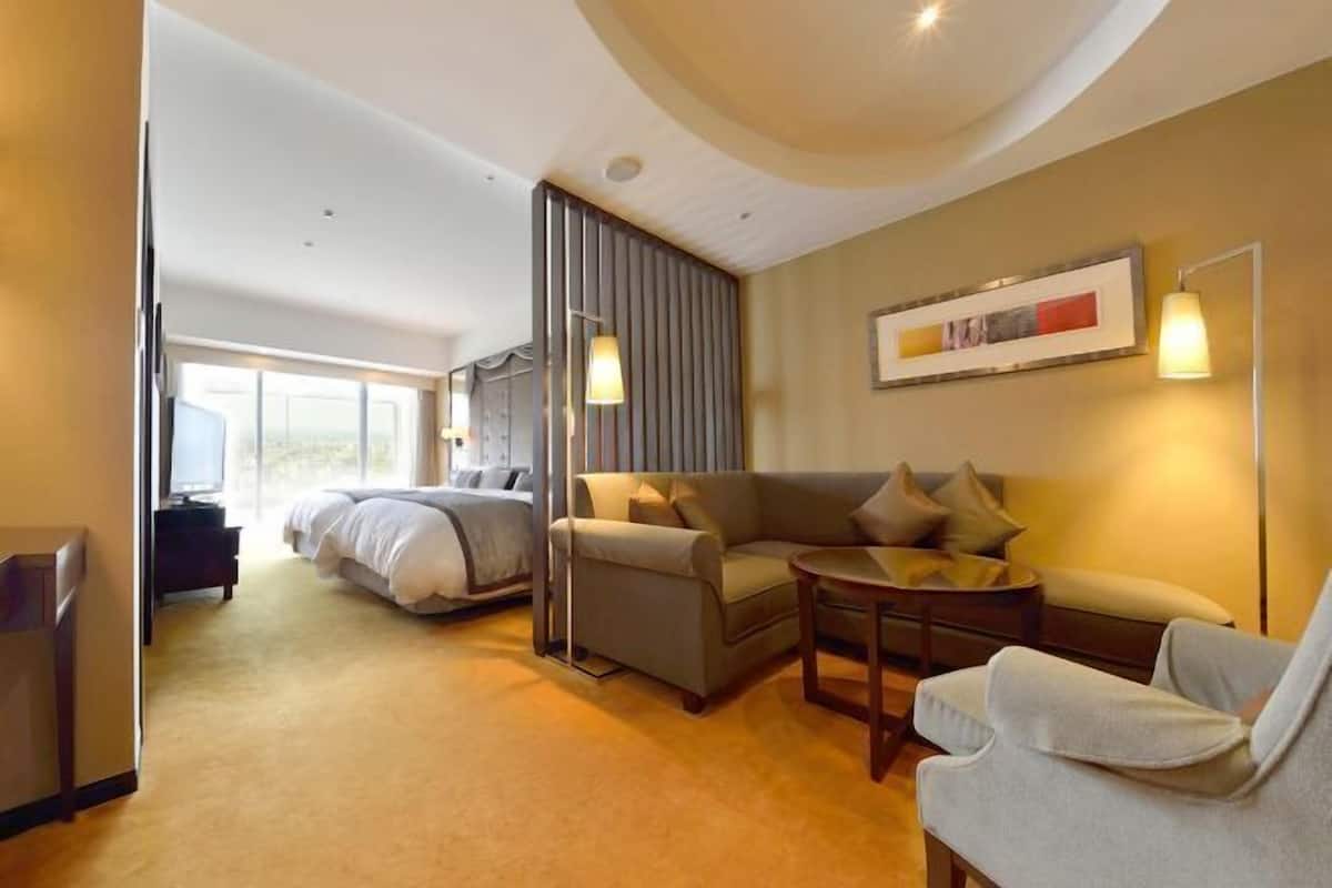 1 bedroom, premium bedding, down comforters, minibar