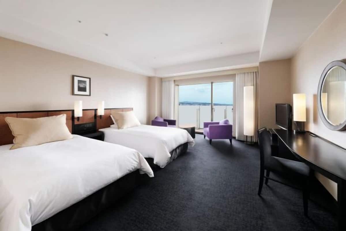1 bedroom, premium bedding, down comforters, minibar