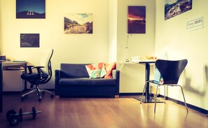 Individually decorated, individually furnished, desk, iron/ironing board - SMARTY Cologne City Center (Cologne)