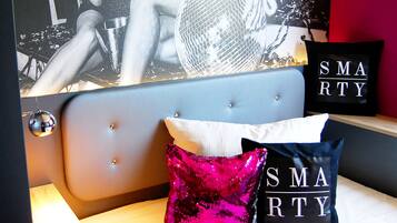 Chambre Signature | 1 chambre, décoration personnalisée, ameublement personnalisé, bureau