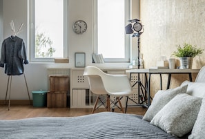Maxi Apartment | Individually decorated, individually furnished, desk, iron/ironing board