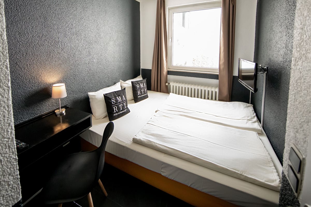 Double Room Compact | Desk, iron/ironing board (on request), WiFi (free)