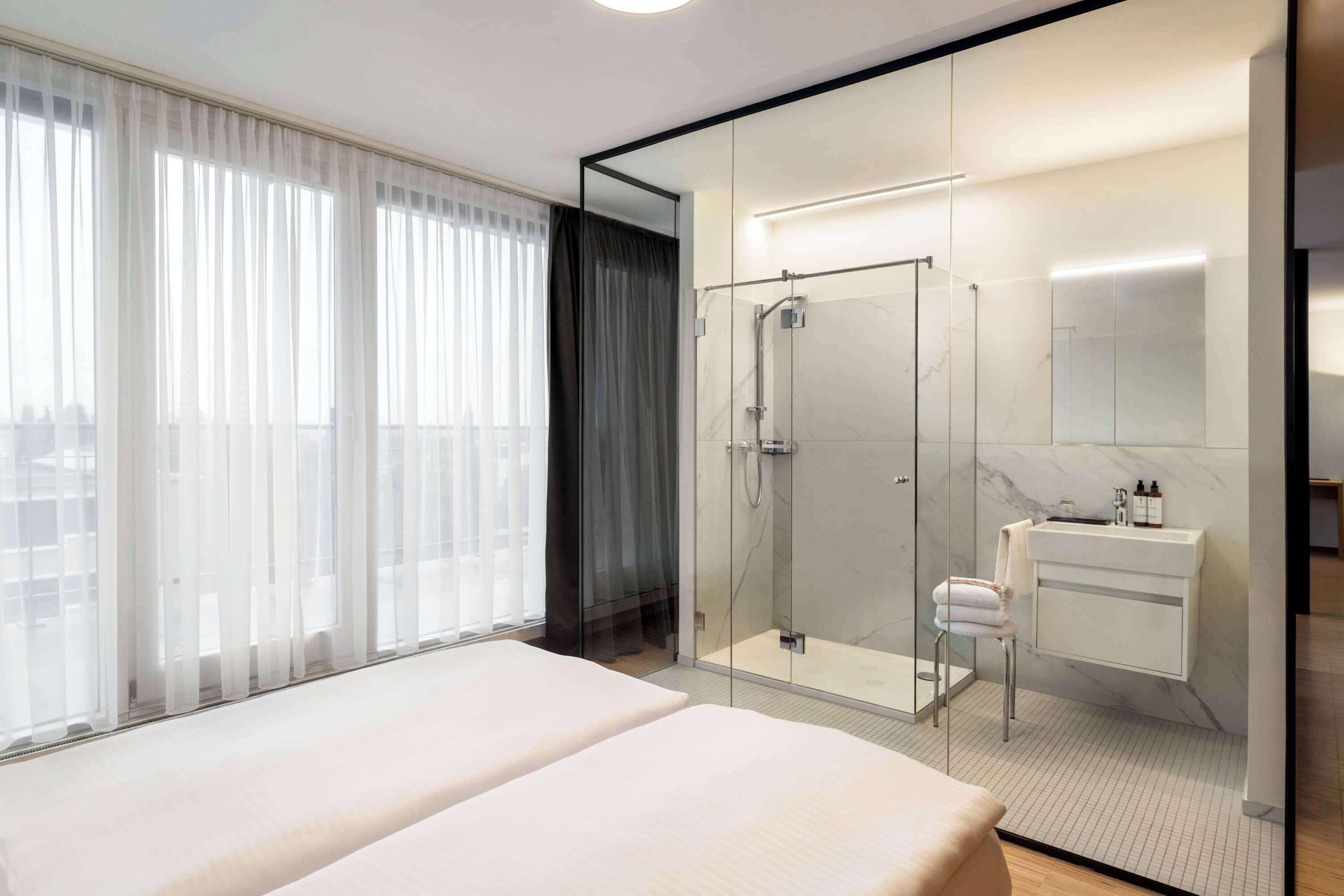 hypo-allergenic bedding, in-room safe, desk, soundproofing