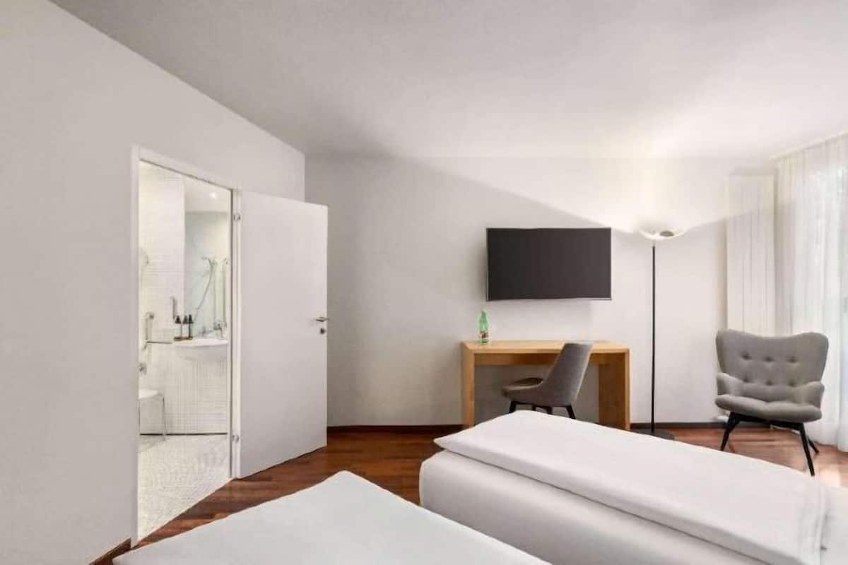 Hypo-allergenic bedding, in-room safe, desk, soundproofing