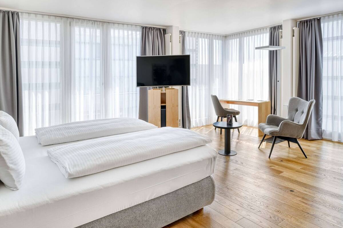 Allergikerbettwaren, Zimmersafe, Schreibtisch, schallisolierte Zimmer