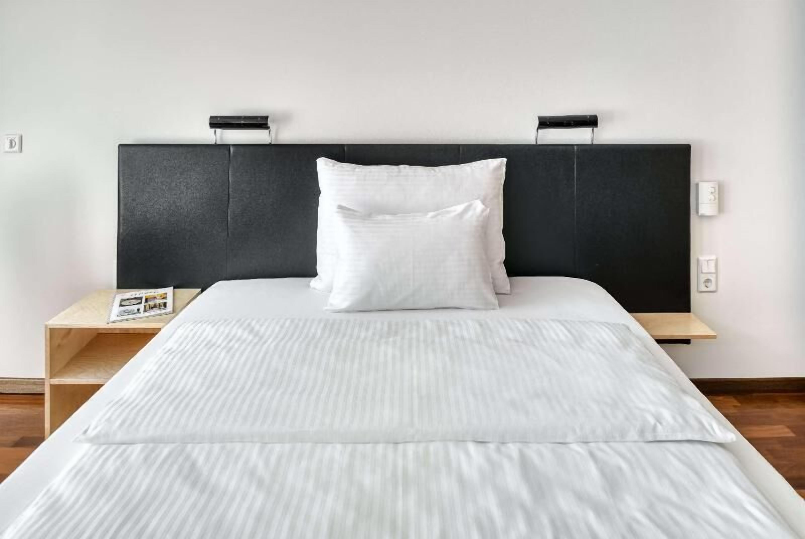Hypo-allergenic bedding, in-room safe, desk, soundproofing