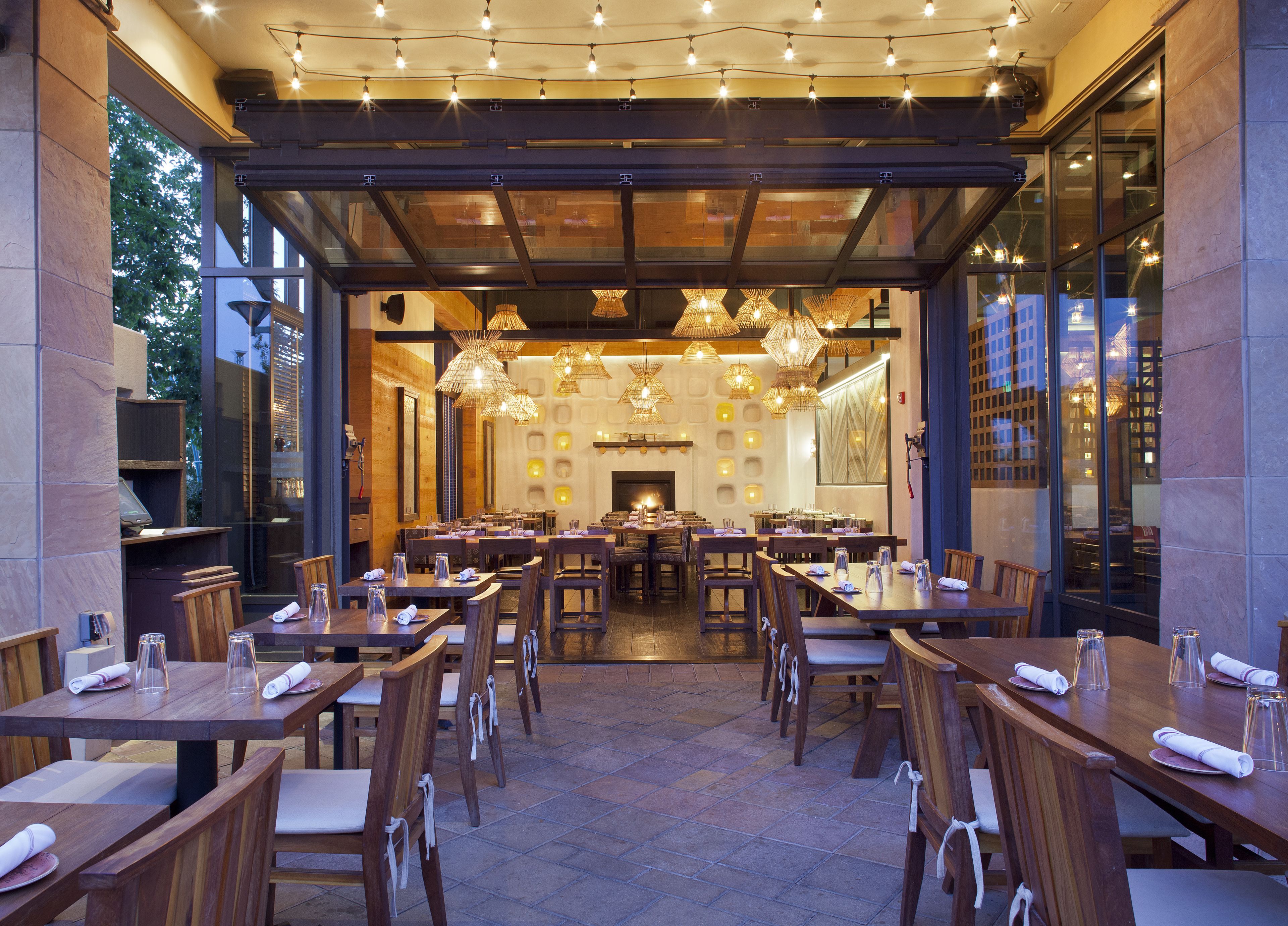 Breakfast, lunch, dinner served; Regional cuisine 