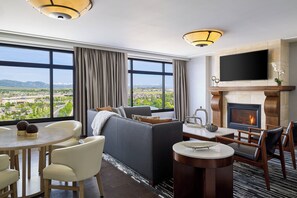 Egyptian cotton sheets, premium bedding, in-room safe, desk - The Westin Westminster (Westminster)