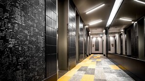 Hallway - International Hotel Calgary (Calgary)