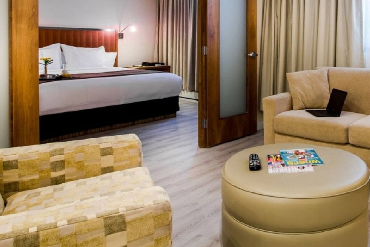 Executive-Suite, 1 King-Bett, Balkon | Zimmersafe, Verdunkelungsvorhänge, kostenloses WLAN, Bettwäsche