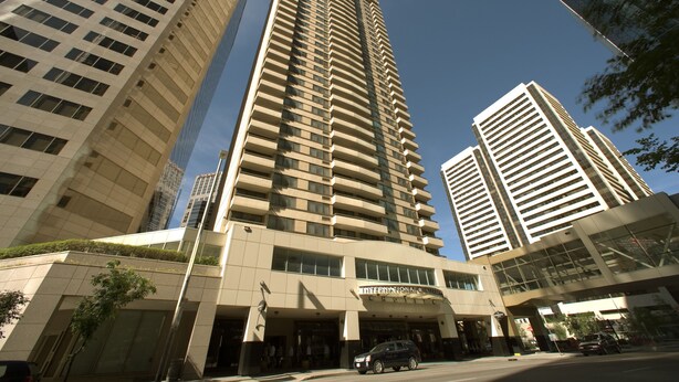 Property entrance - International Hotel Calgary (Calgary)