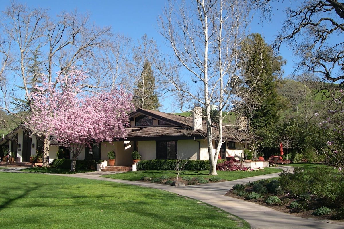 المنشأة من الخارج