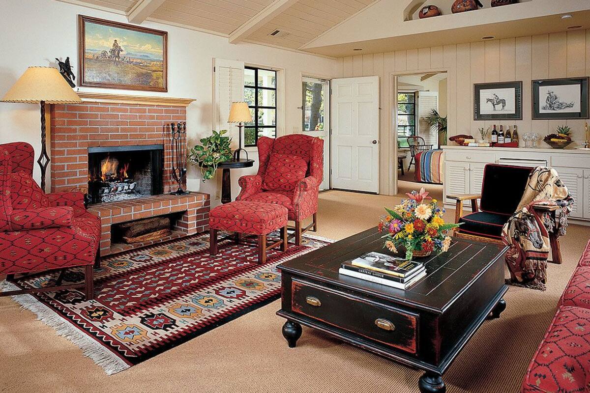 Deluxe Suite | Living area