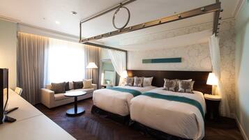 Minibar, in-room safe, desk, blackout drapes