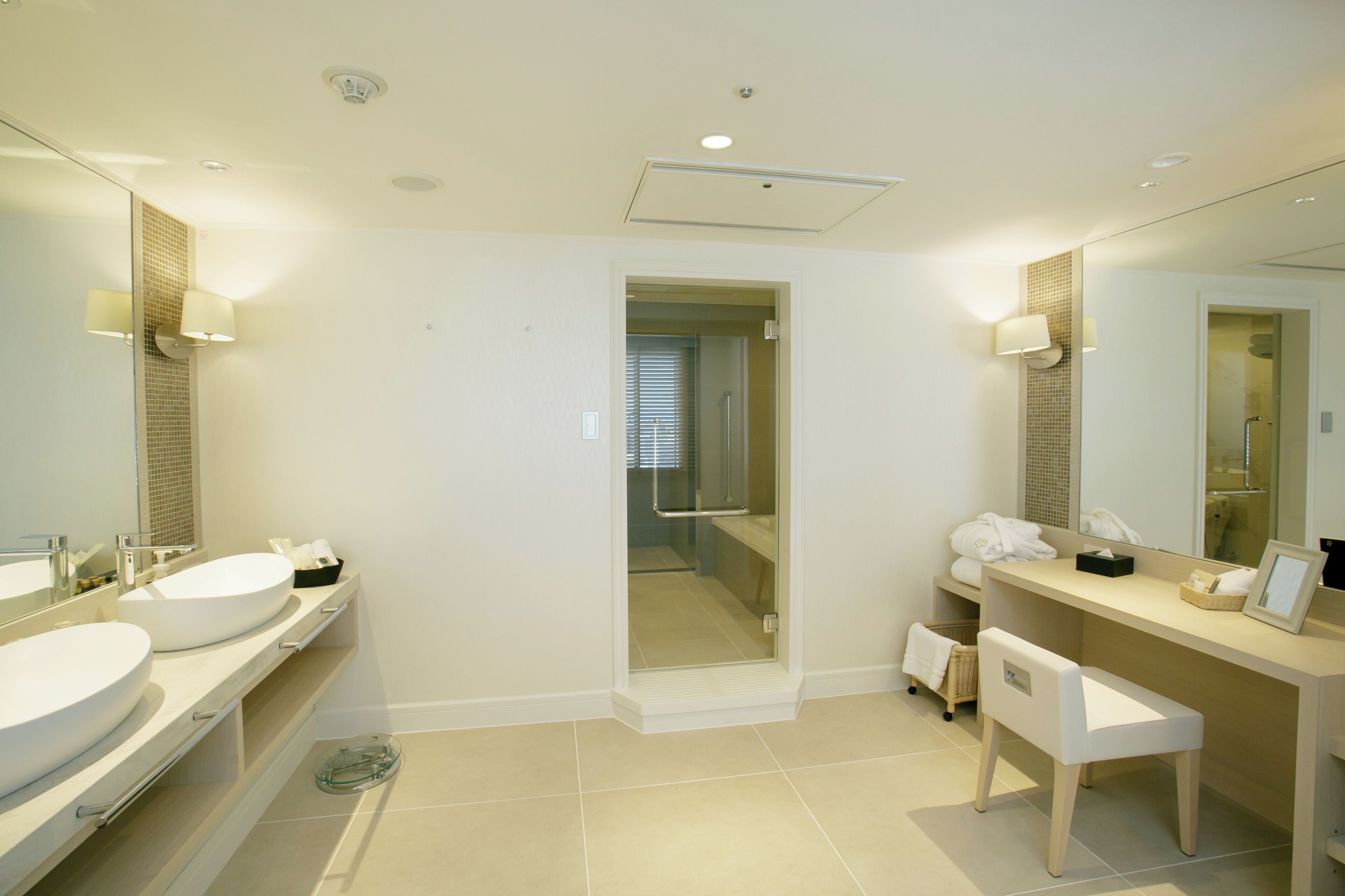 Royal Suite Maisonette Room, Non Smoking, 174.5sqm | Bathroom | Combined shower/tub, deep soaking tub, hair dryer, slippers