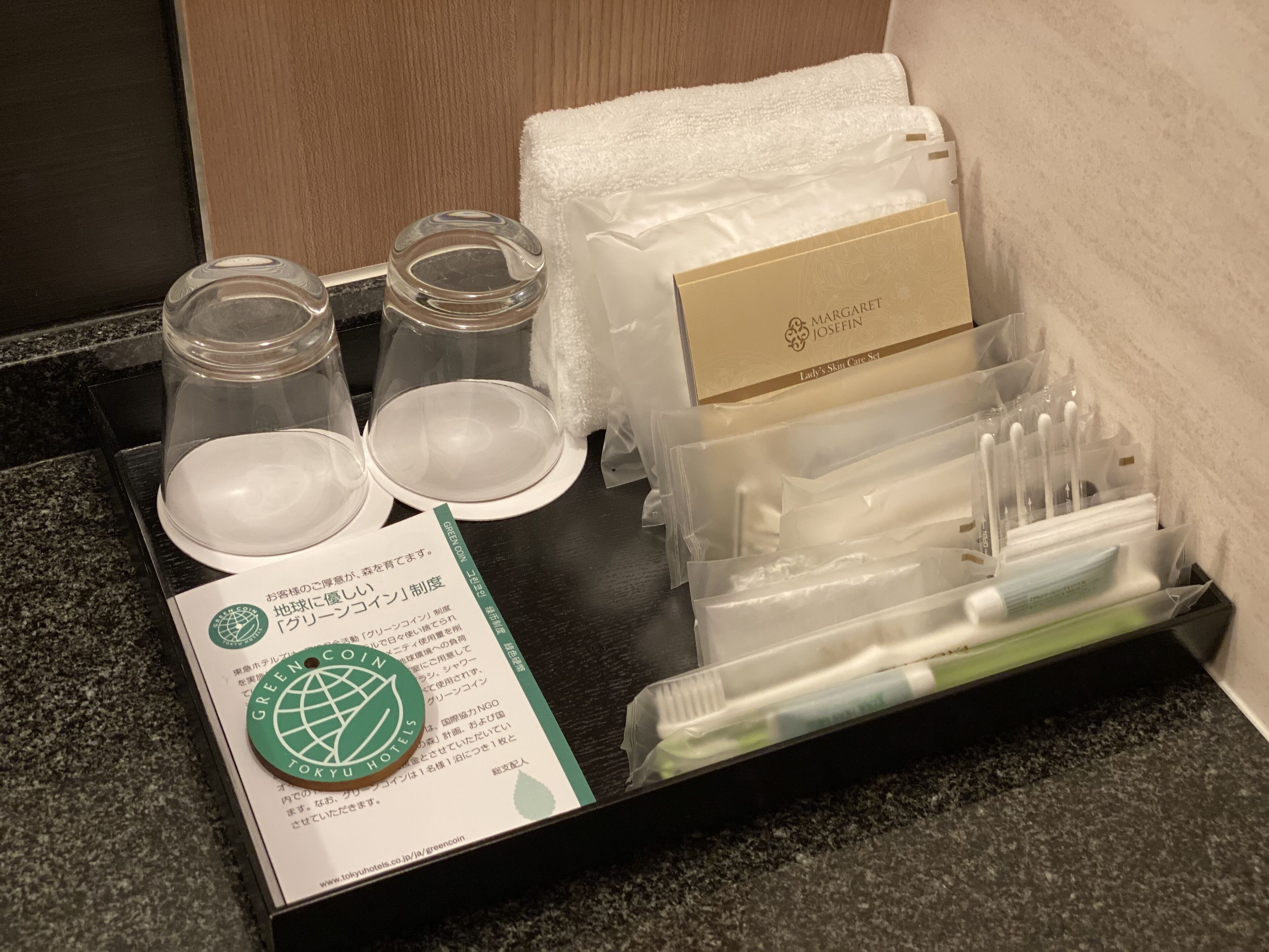 combined shower/bathtub, deep-soaking bathtub, hair dryer, slippers