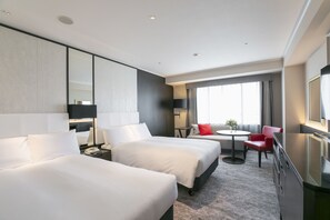 ห้องเอ็กเซกคิวทีฟทวิน, ปลอดบุหรี่ (Separate Bath Type, 31.5sqm) | มินิบาร์, ตู้นิรภัยในห้องพัก, โต๊ะทำงาน, ผ้าม่านกันแสง