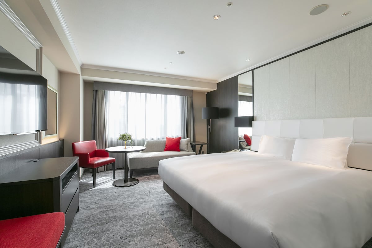 Minibar, in-room safe, desk, blackout curtains