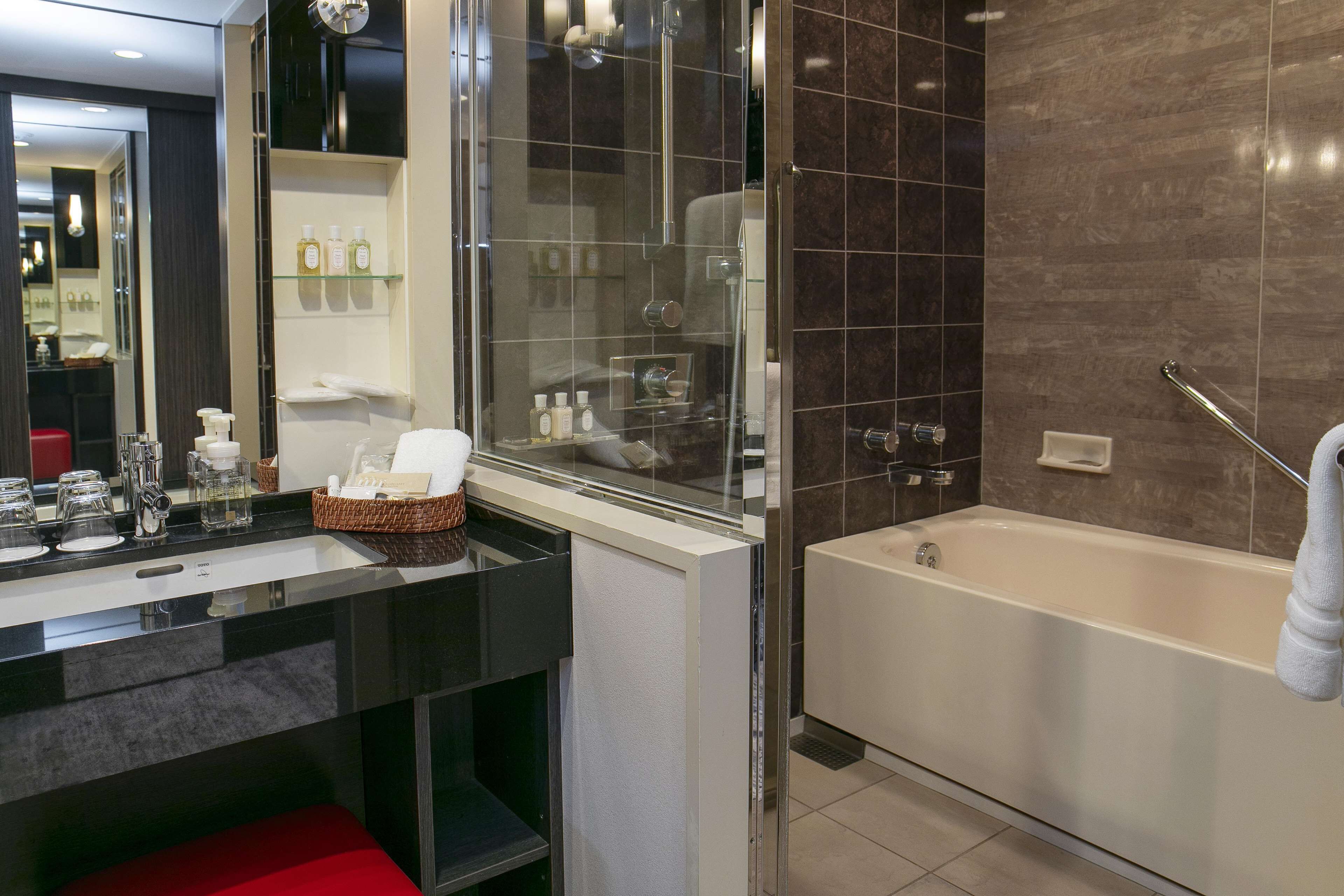 combined shower/bathtub, deep-soaking bathtub, hair dryer, slippers