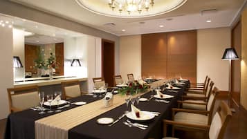 4 restaurants, breakfast, lunch, dinner served; French cuisine