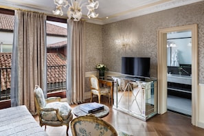 Minibar, coffres-forts dans les chambres, décoration personnalisée