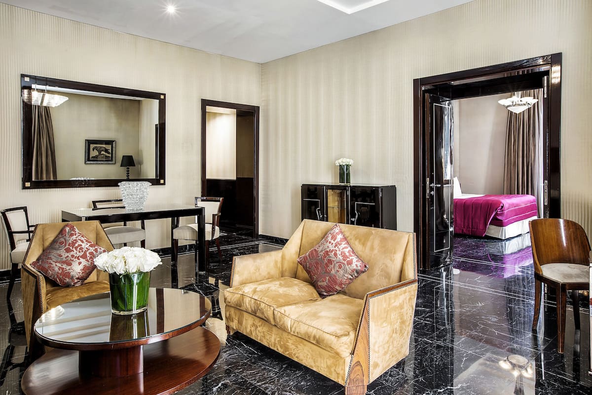 Suite (Dolce Vita) | Hochwertige Bettwaren, Daunenbettdecken, Minibar, Zimmersafe