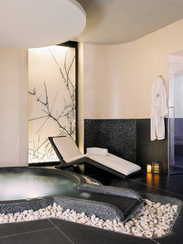 Couples treatment rooms, sauna, steam room, body treatments