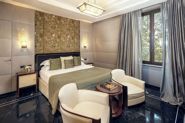 Premium bedding, down comforters, minibar, in-room safe