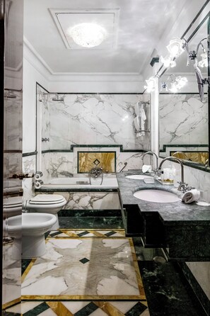 Junior Suite (Stay for Kids and Teens Included) | Bathroom | Rainfall showerhead, designer toiletries, hair dryer, bathrobes