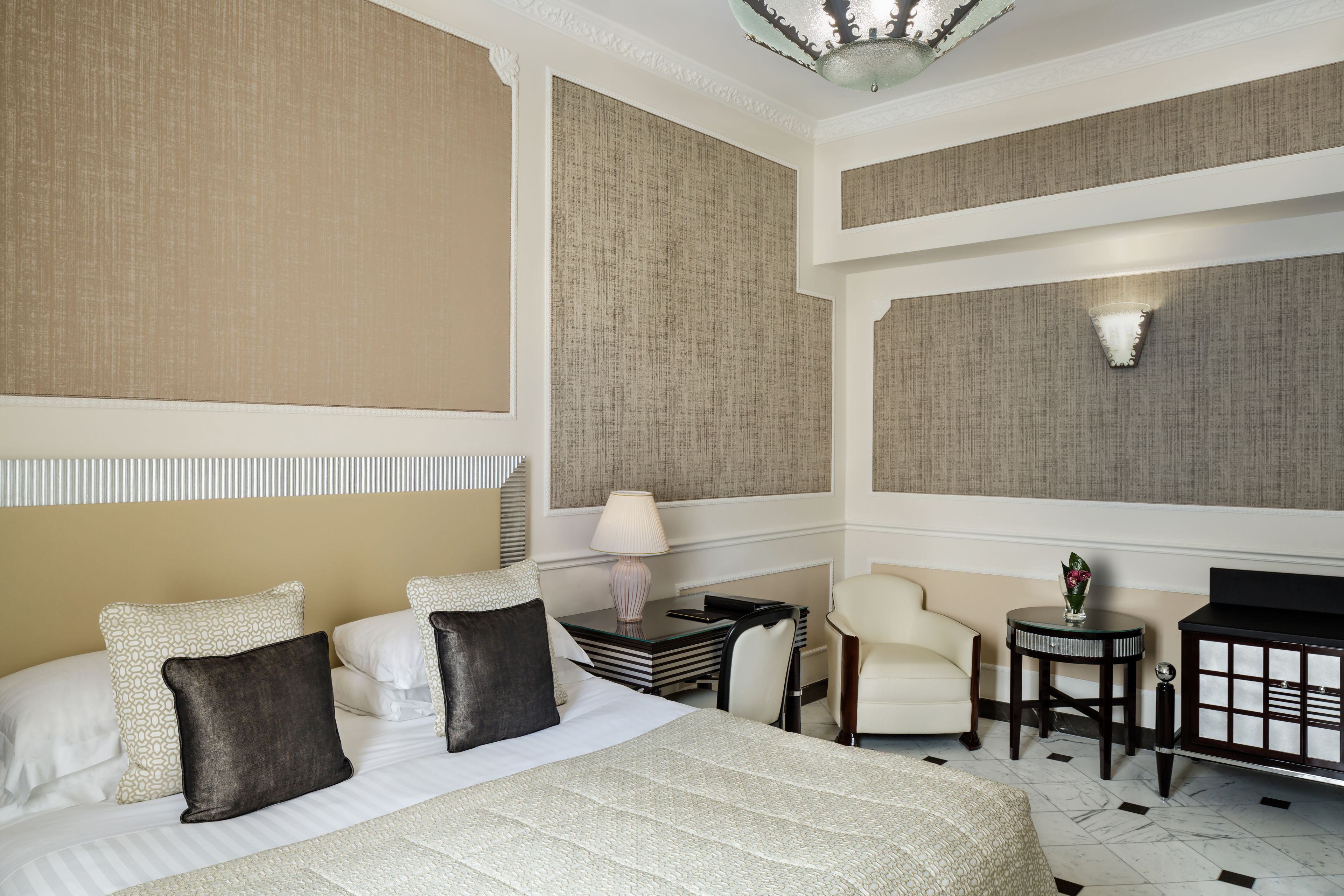 Ropa de cama de alta calidad, edredón y minibar 
